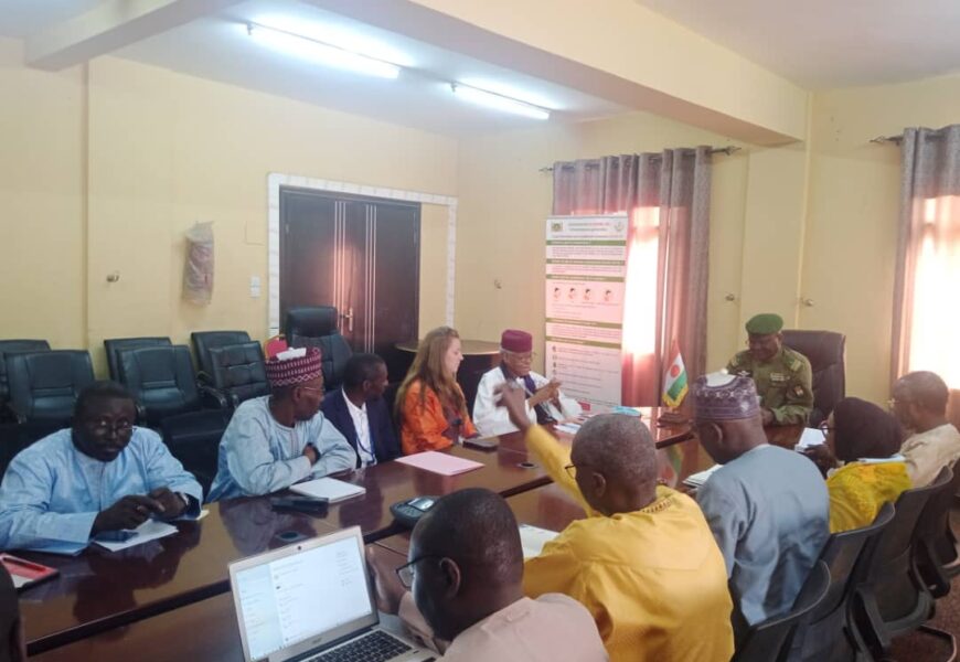 Audience ministre de la santé avec le bureau de la croix rouge nigérienne conduite par son président Ali Bandiere